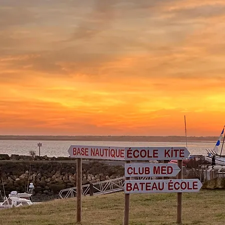 Holiday home Mitoyenne Cozy A La Palmyre Avec Wifi Et Parking - 4 Personnes - Fr-1-705-53 Les Mathes